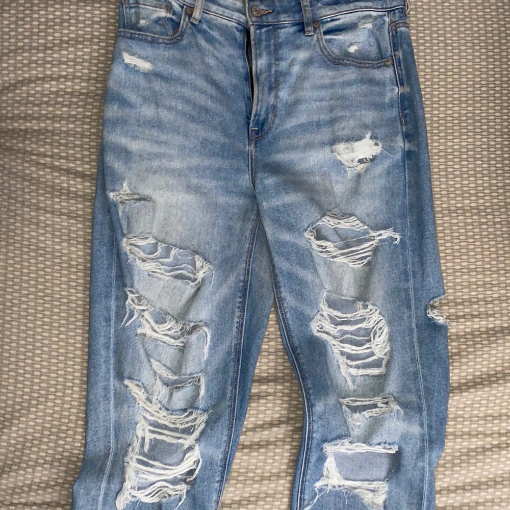 American eagle size 8 mom jean